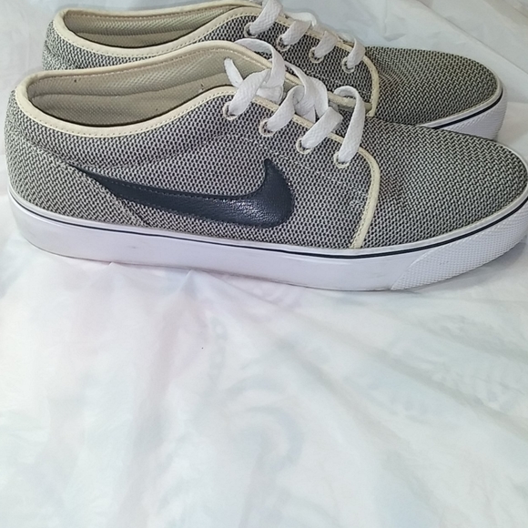 Nike Other - Like new Nike shoes